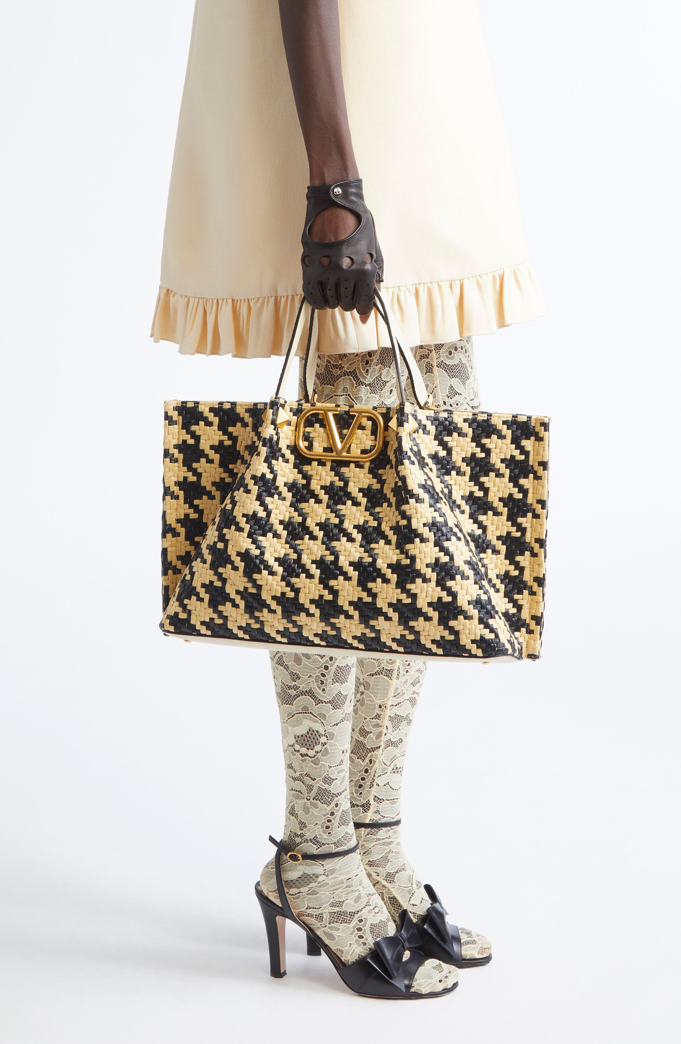 Valentino Garavani Medium VLOGO Signature Houndstooth Raffia Tote in Naturale Nero/Butter White at N - 2