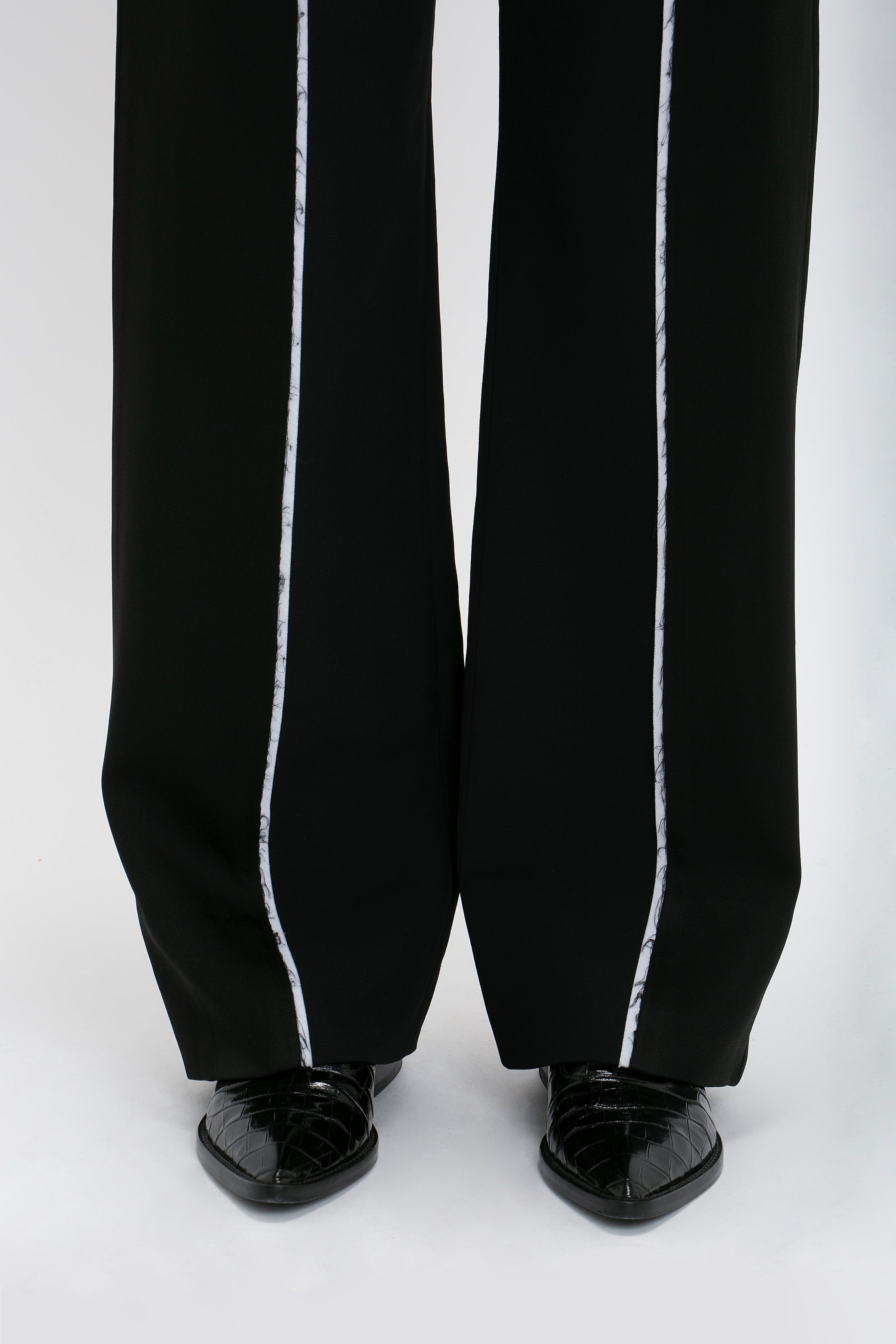 Straight Leg Deconstructed Trouser In Black - 6