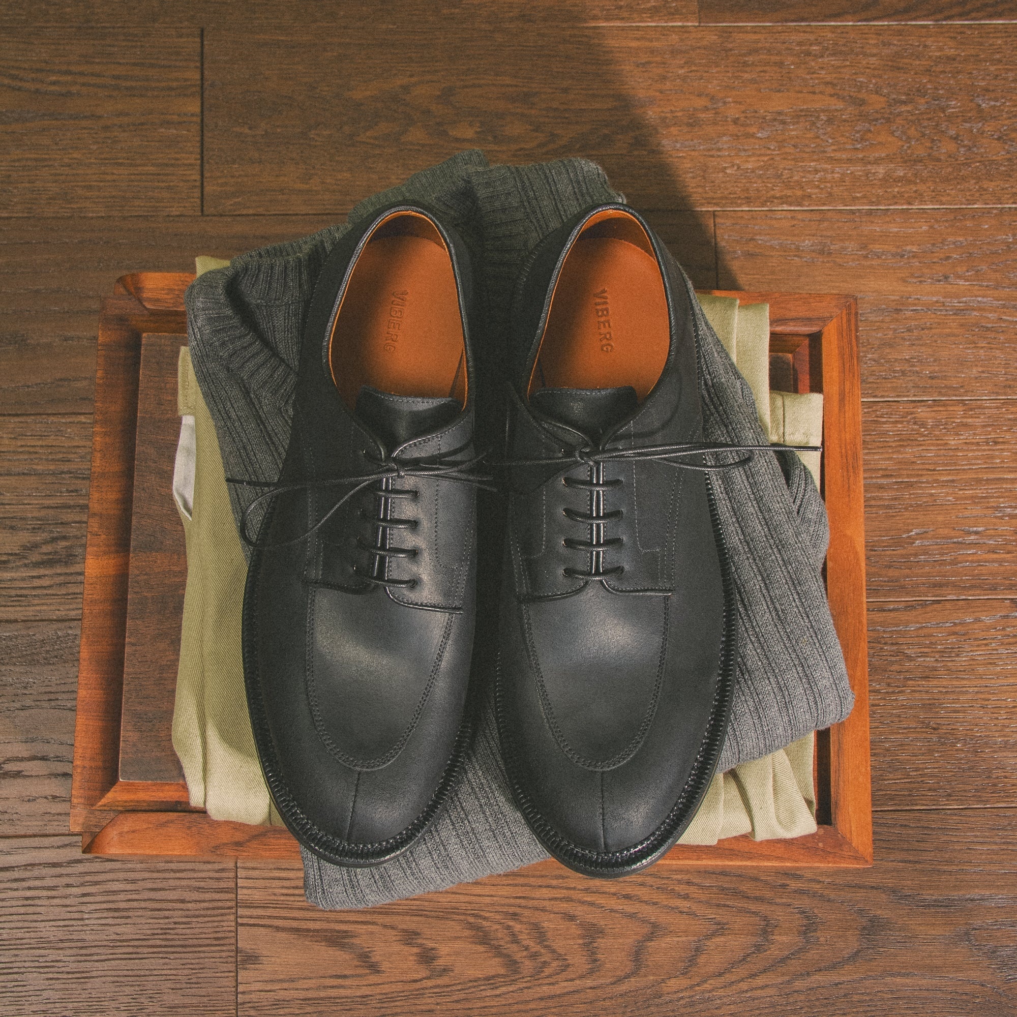 Savoy - Black Waxy Commander - 2