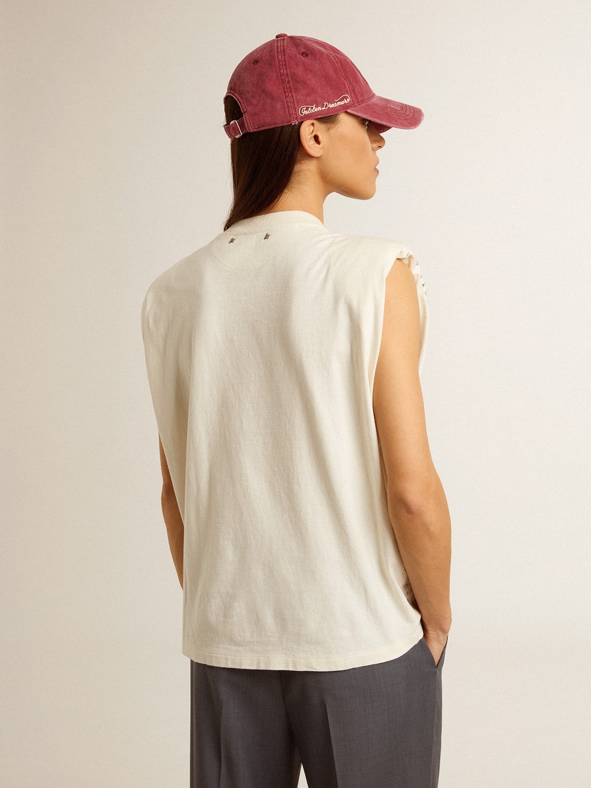 Aged white sleeveless T-shirt embellished with crystals - 4