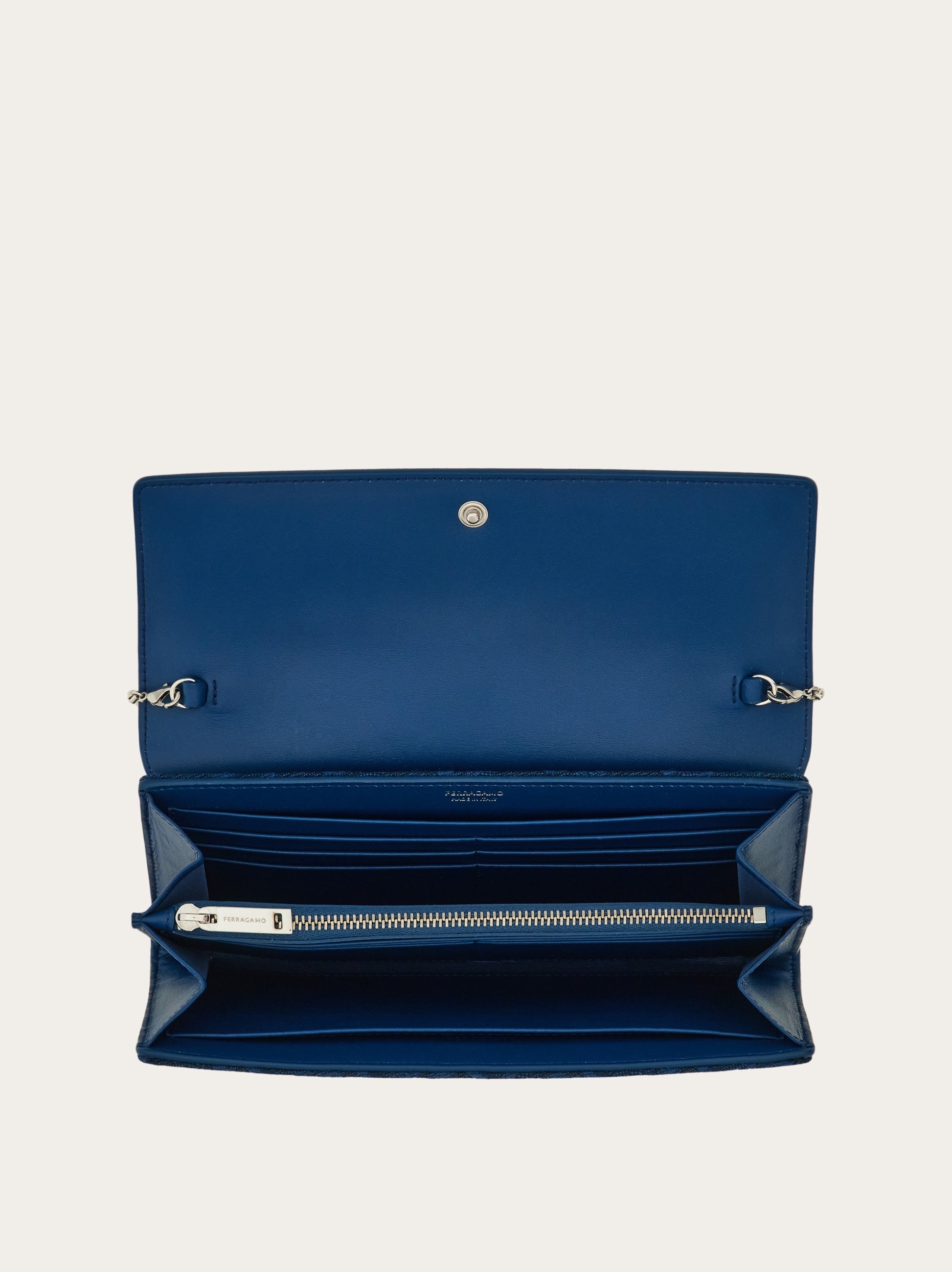 Wallet with chain - 4