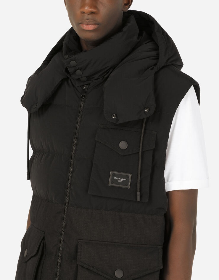 Quilted gilet with hood and branded plate - 6