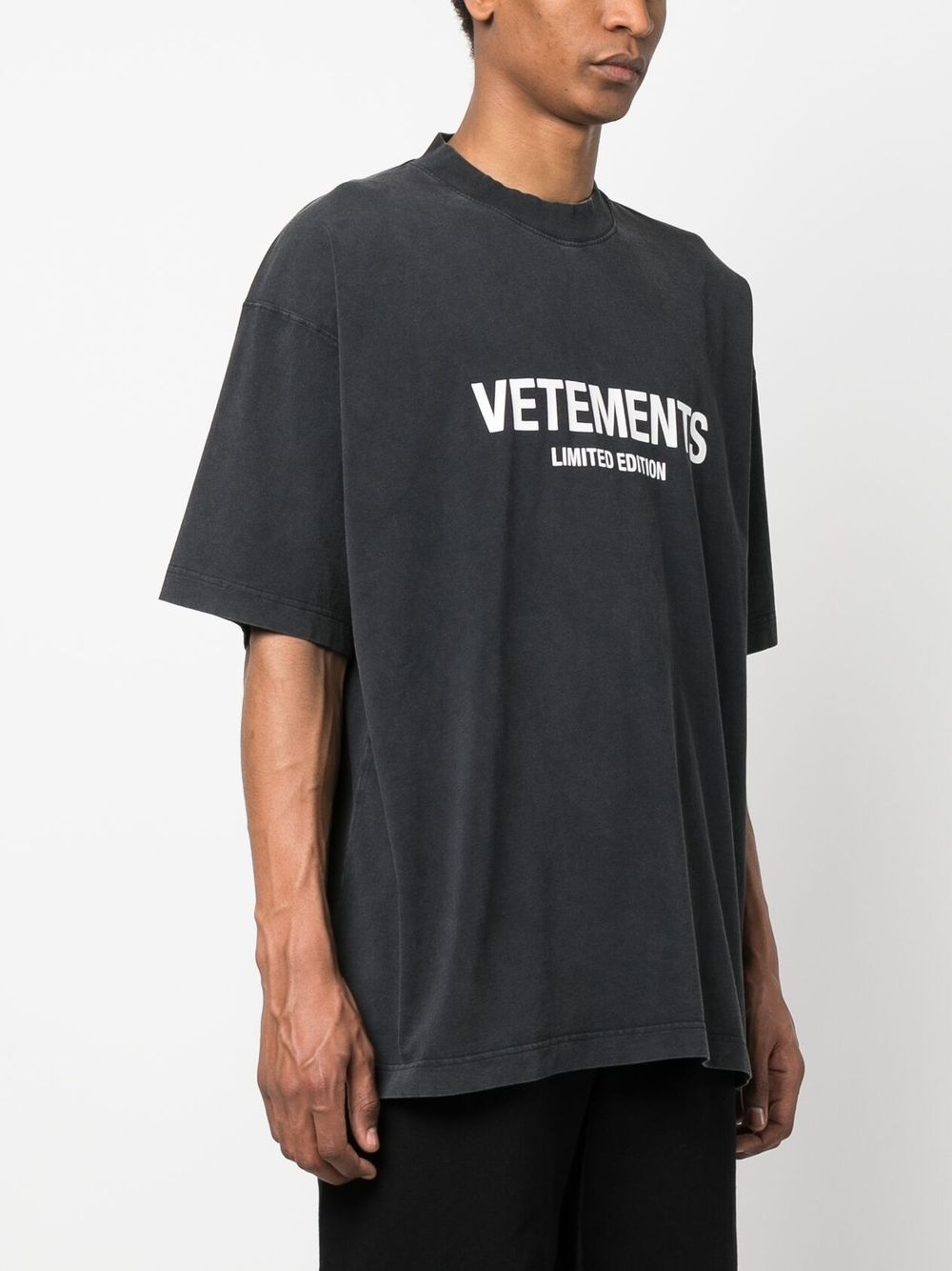 VETEMENTS logo print short-sleeve T-shirt | REVERSIBLE