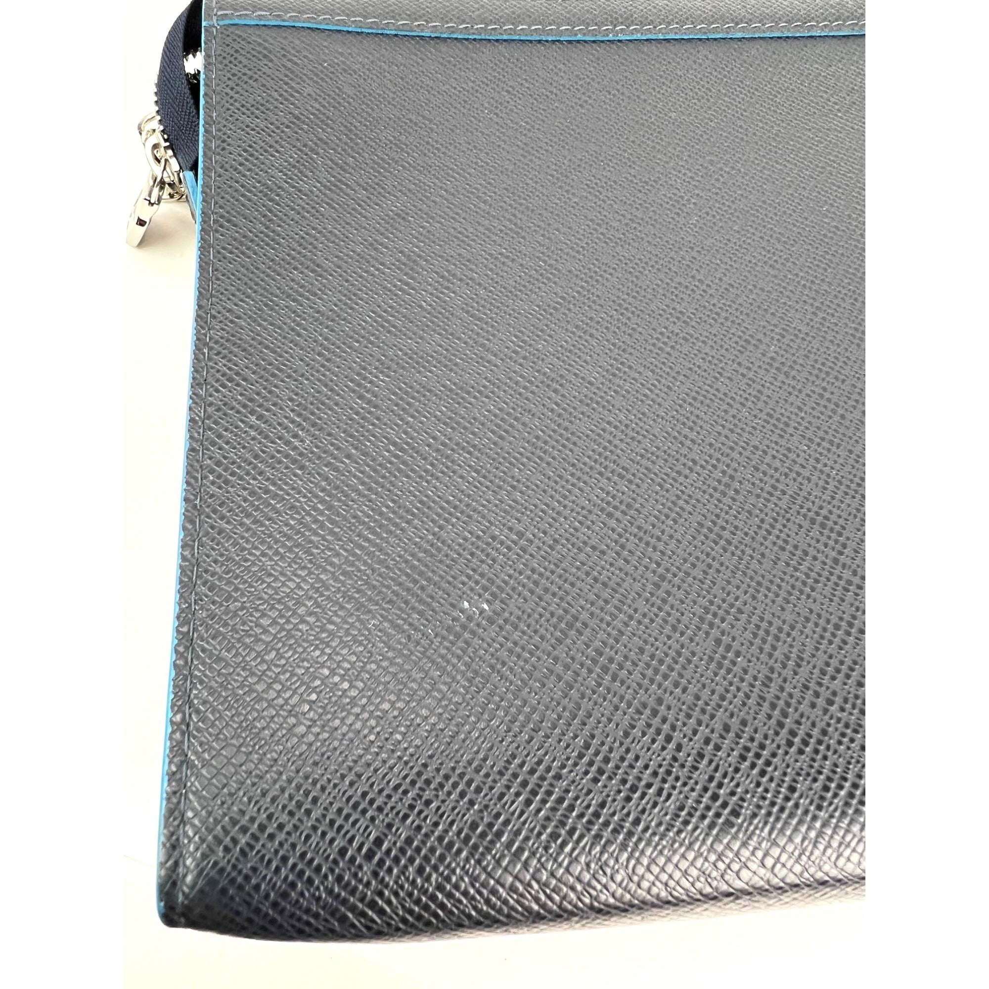 Louis Vuitton Pochette Voyage MM Taiga Dark Blue Leather Hand Bag Limited Edition - 9