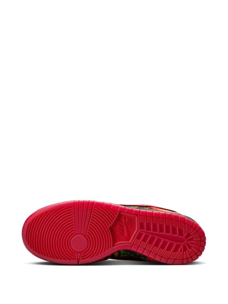 Nike x Oz SB Dunk Low Pro 스니커의 마법사 outlook