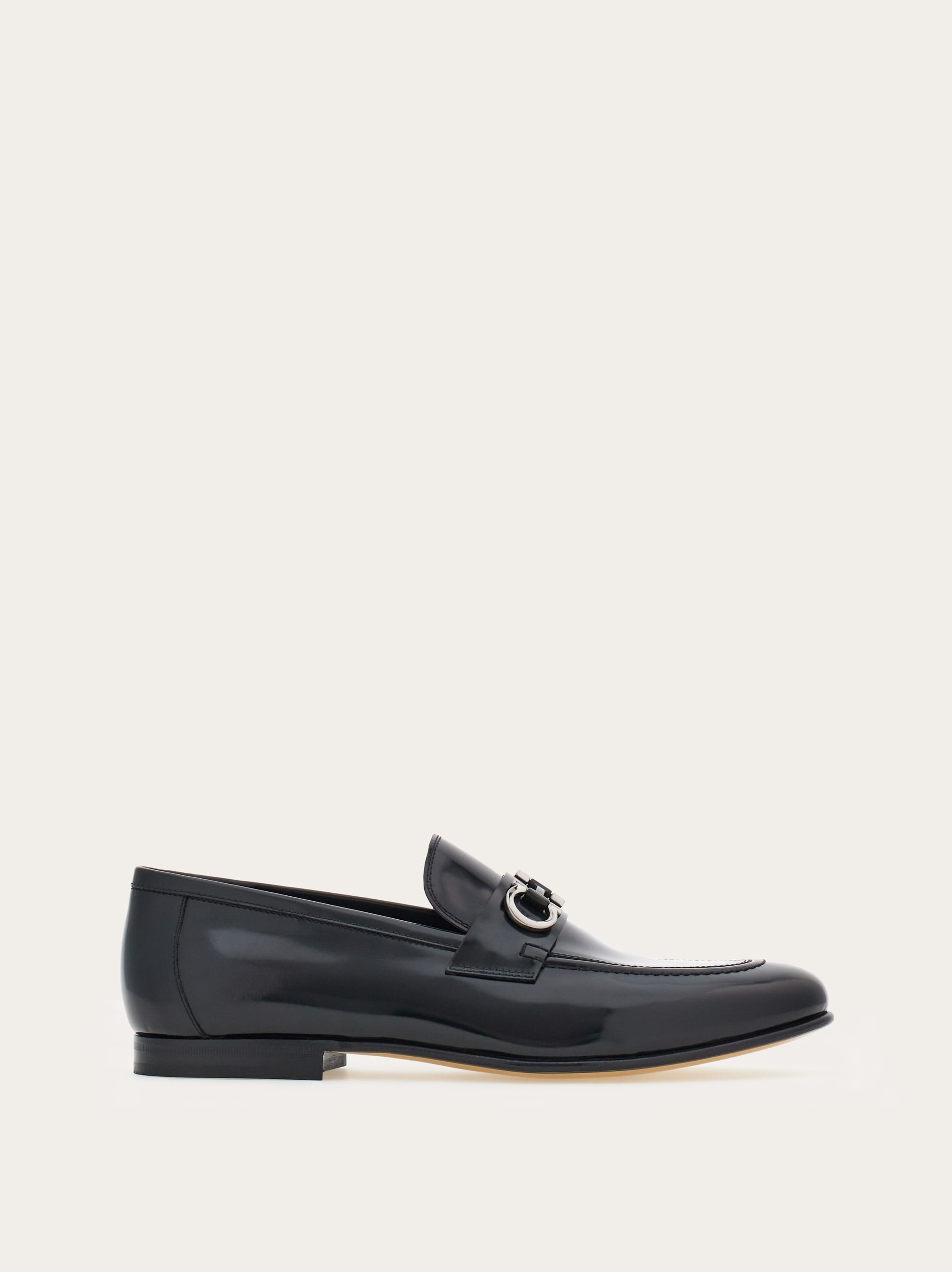Moccasin with bicolor ornament - 1