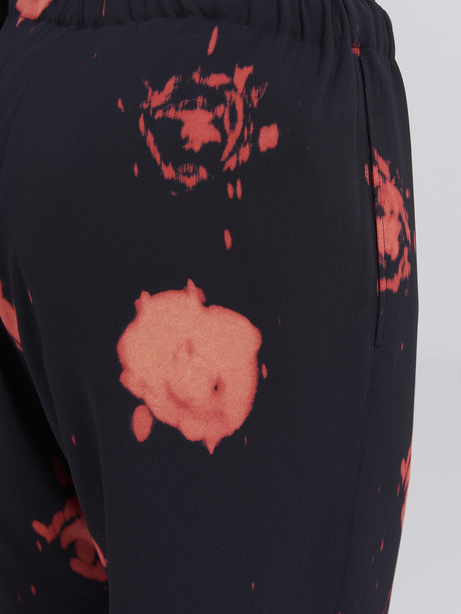 FADED ROSES PRINT VISCOSE SABLÉ TROUSERS - 4