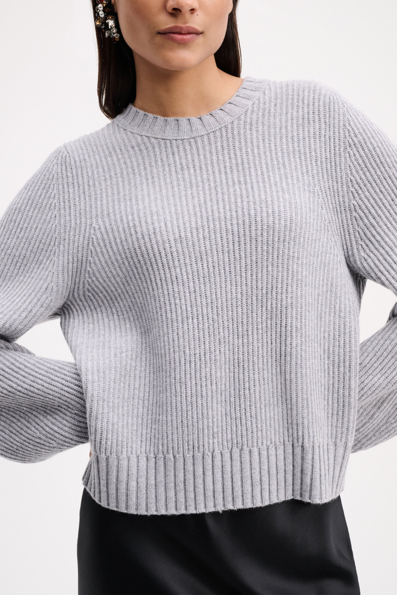BOLD VOLUMES pullover 3