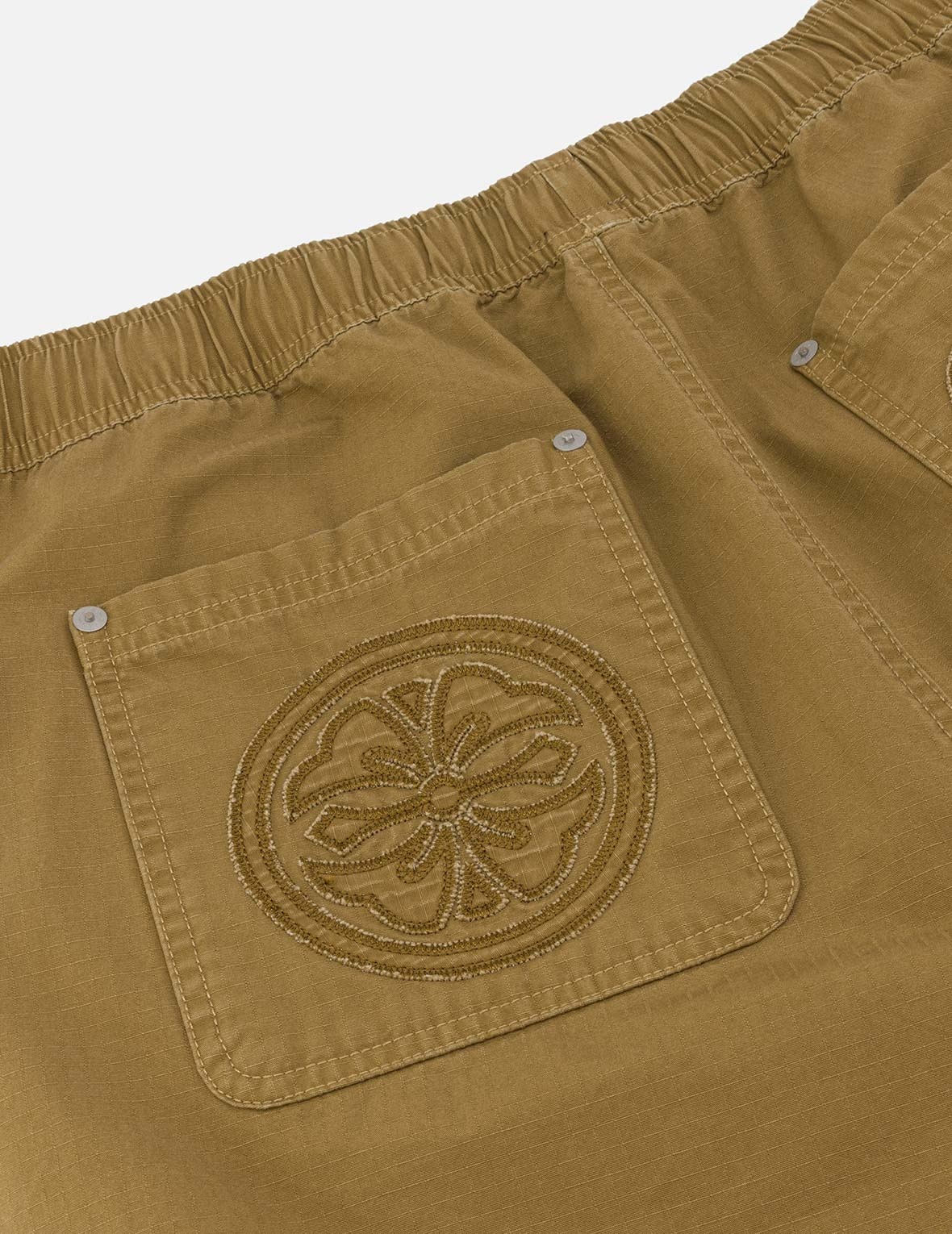 Kamon and "91" Appliqué Embroidery Regular Fit Cargo Shorts - 6