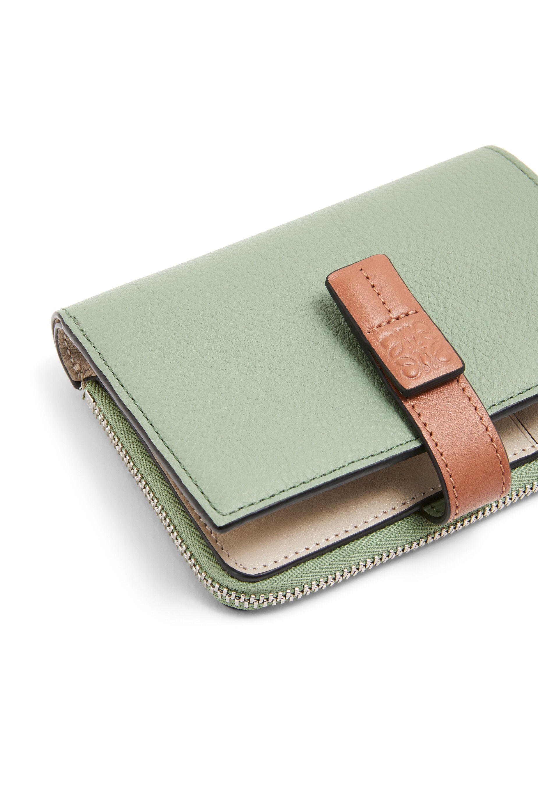 Slim zip bifold wallet in soft grained calfskin - 6