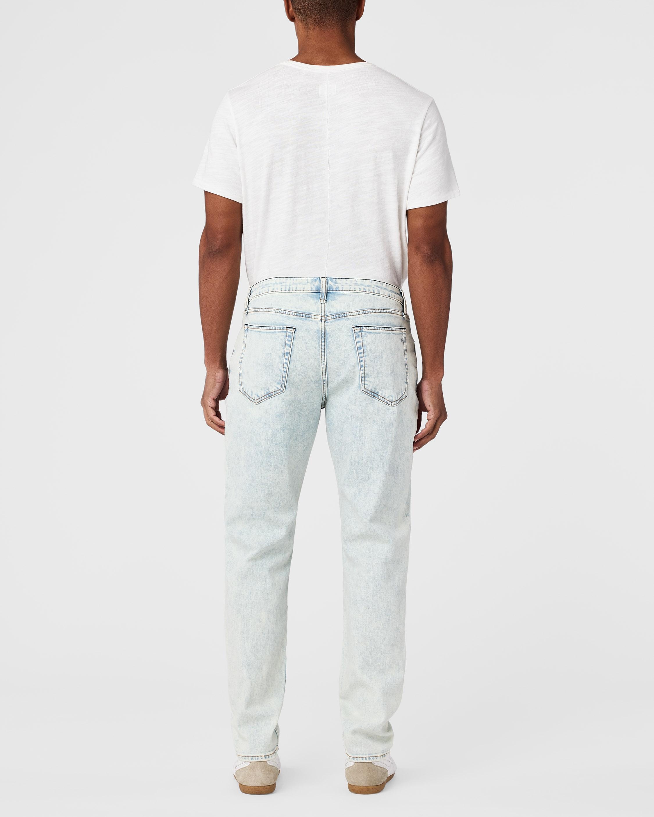 Fit 3 - Edgar
Athletic Fit Authentic Stretch Light Indigo Jean - 3