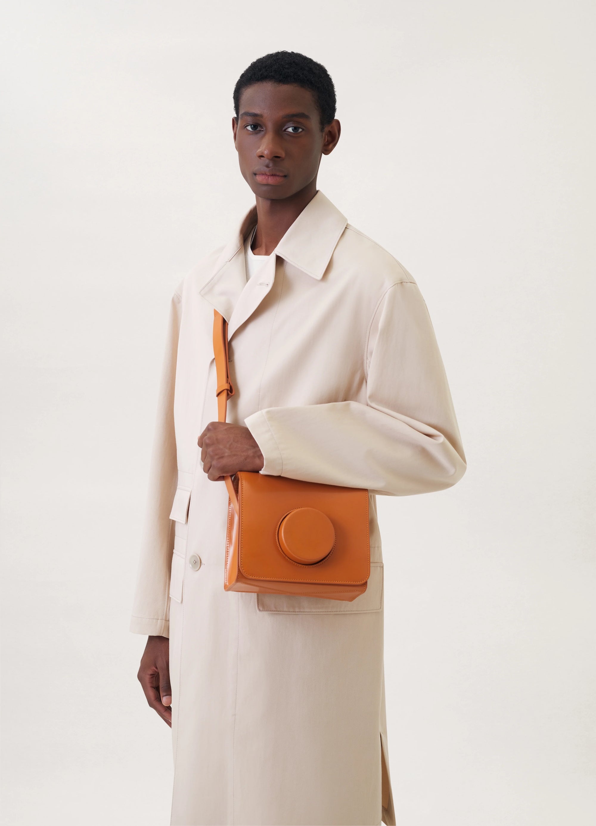 CAMERA BAG
VEGETABLE-TANNED LEATHER - 5