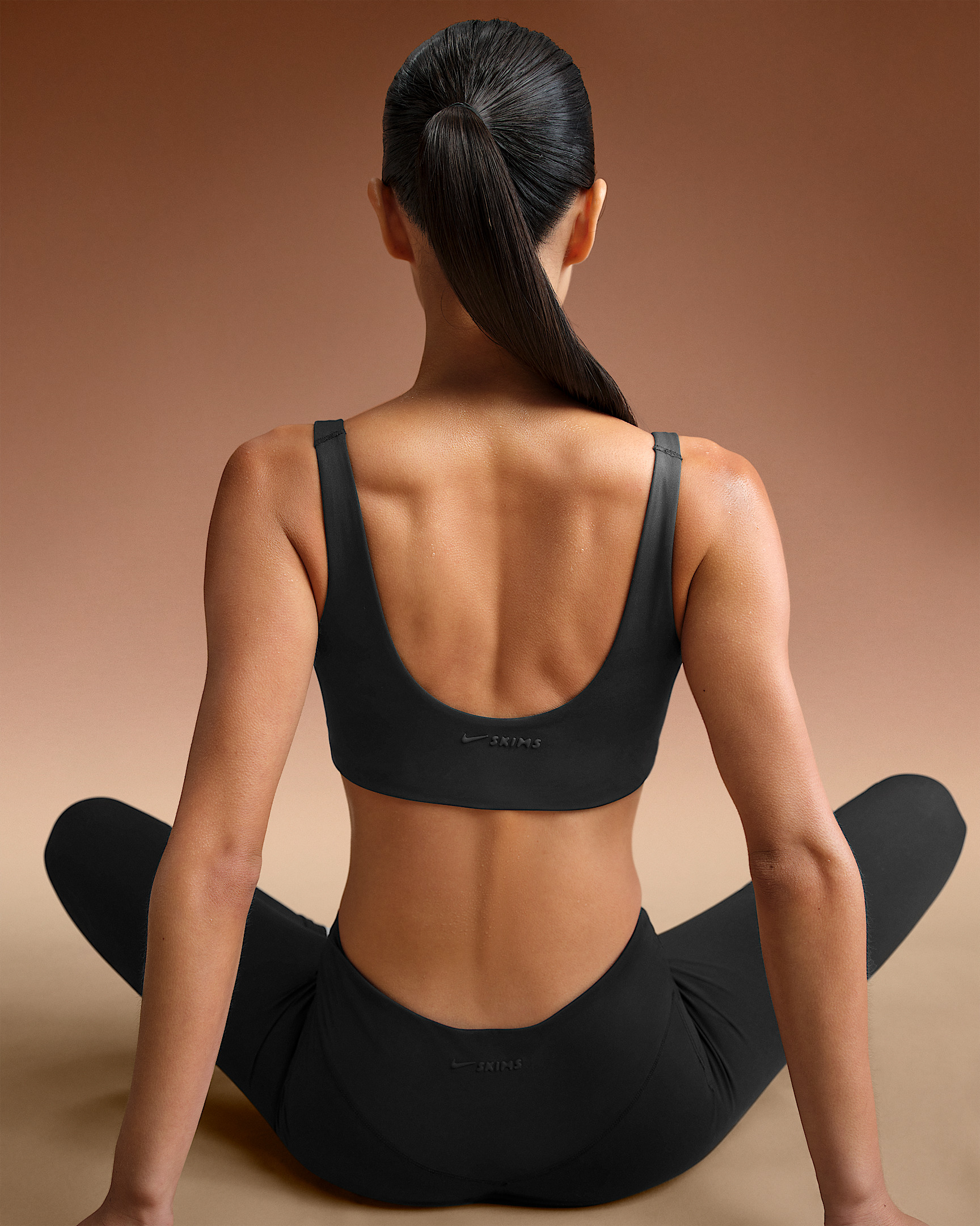 NikeSKIMS Matte Women's Scoop-Neck Bra - 2