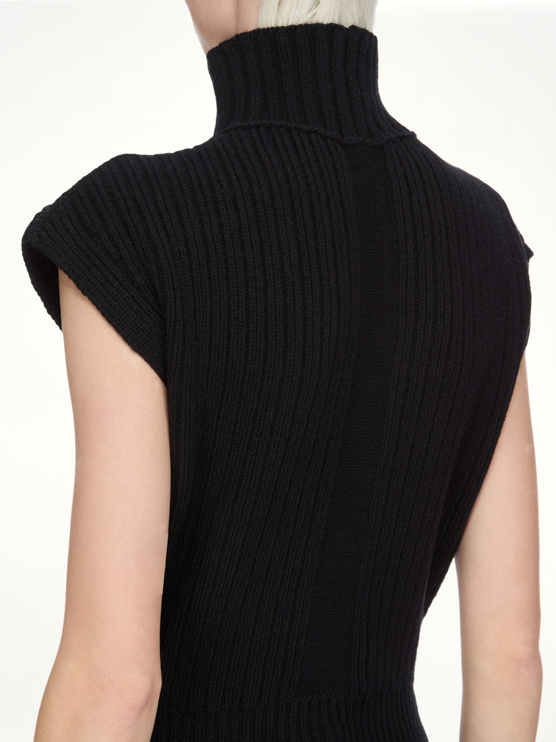 SL Turtle Cable Sweater in Black - 6