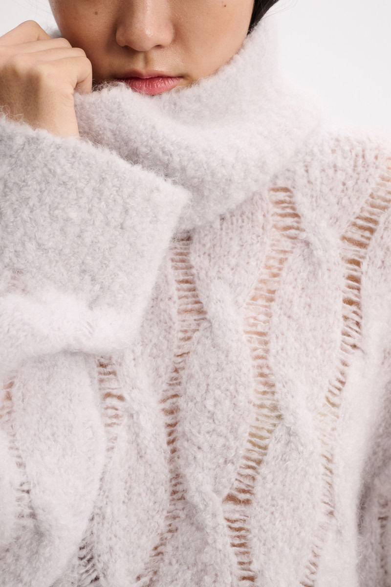 FLUFFY TOUCH snood 4