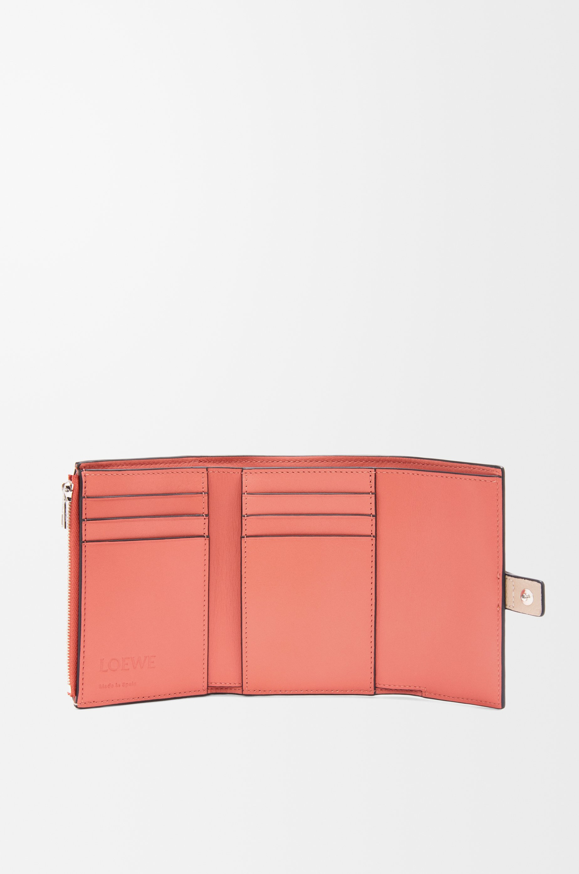 Small vertical wallet in soft grained calfskin - 2