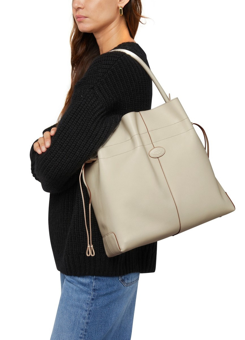 Medium bucket bag 2