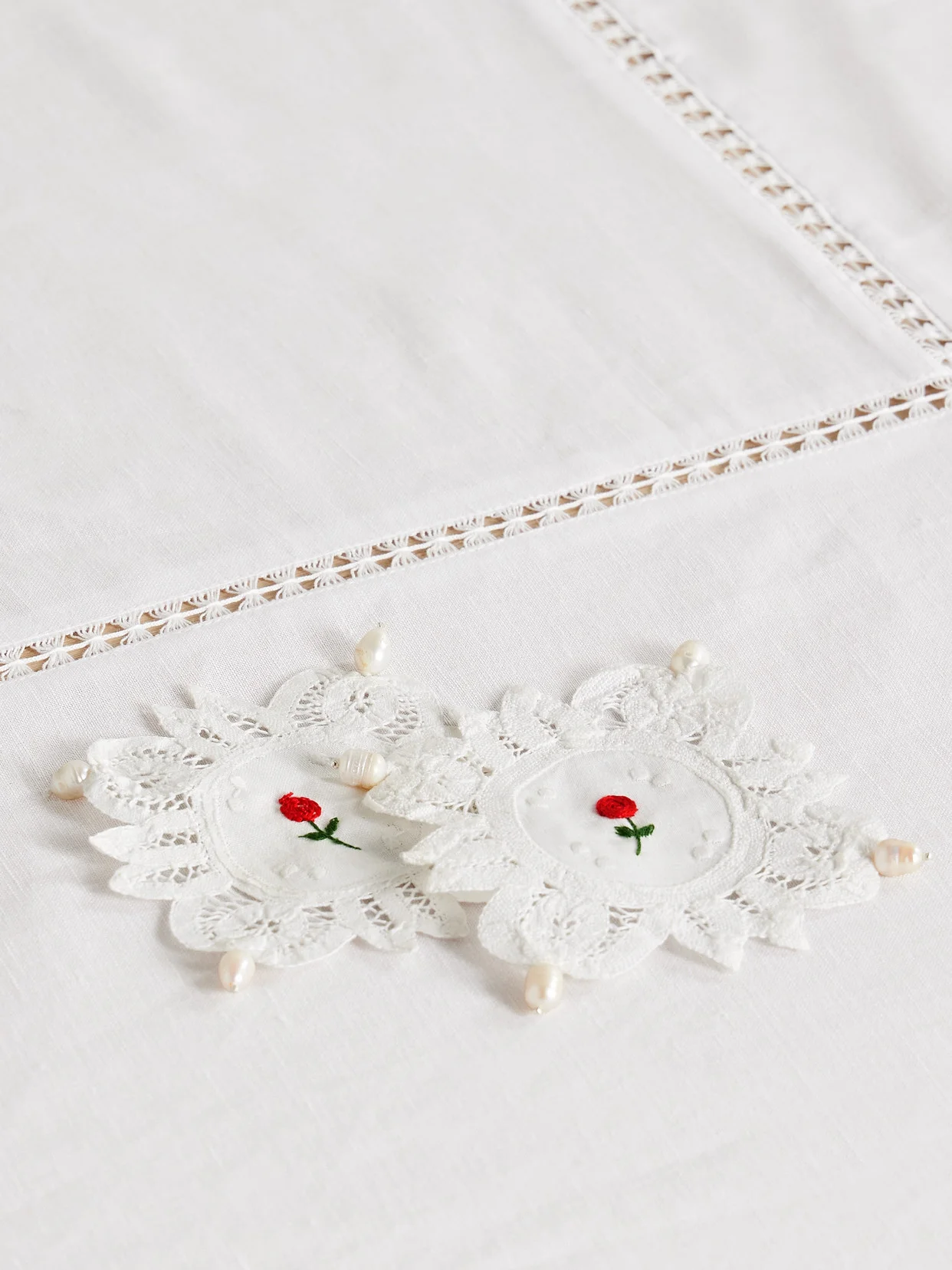 Set Of Two Pearl-embellished Embroidered Cotton-lace Coasters - 1