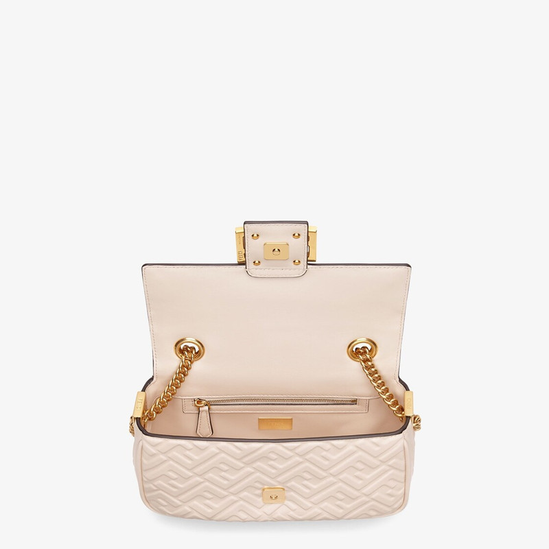 Iconic medium Baguette bag with chain, made of soft nappa leather in camellia-color, with a three-di 4