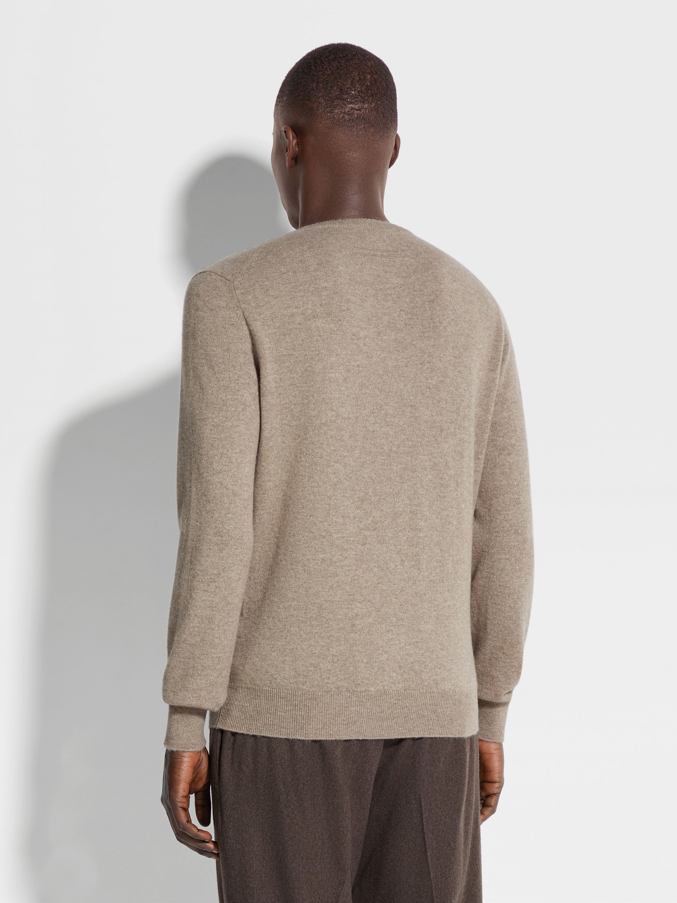 LIGHT TAUPE OASI CASHMERE CREWNECK - 5