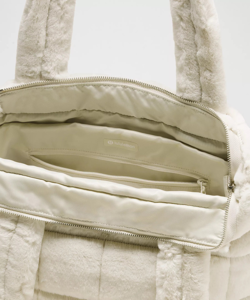 Quilted Grid Tote Bag 12L *Plush Fleece 4