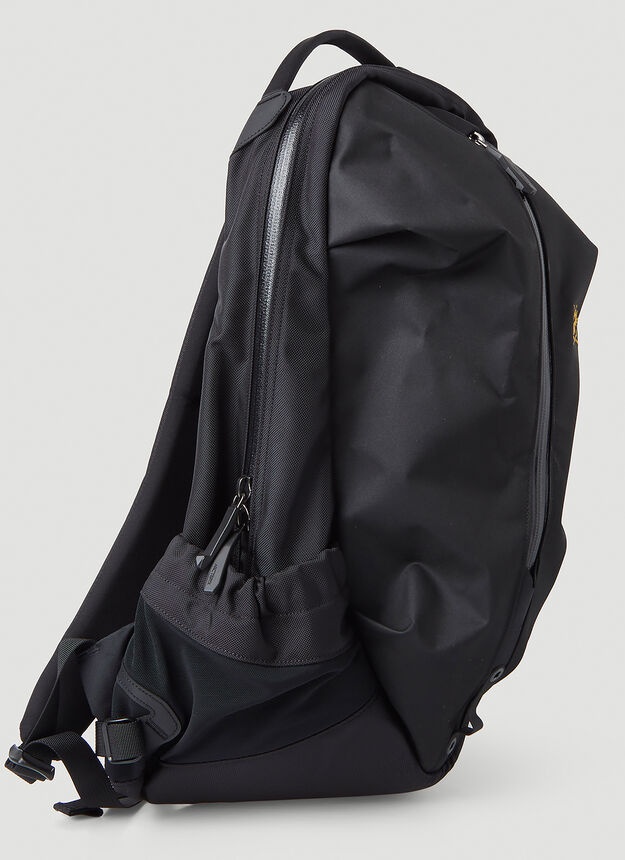 Arro 16 Backpack in Black - 2