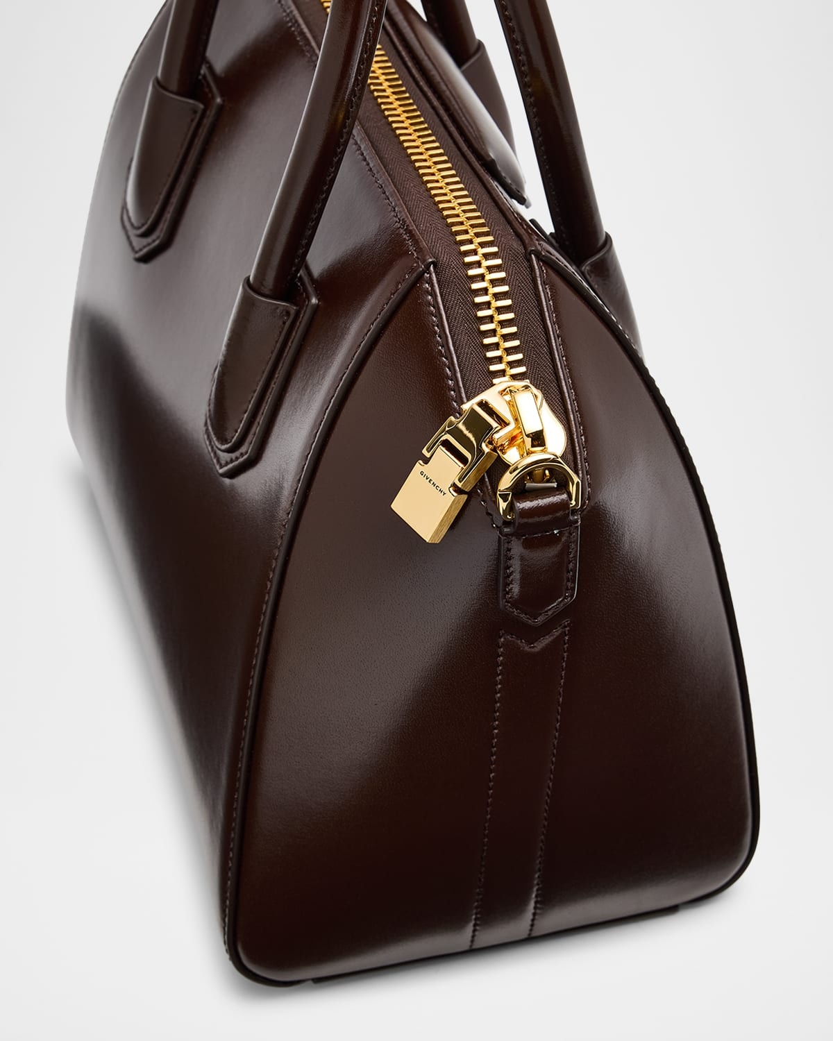 Antigona Small Top Handle Bag in Box Leather - 5