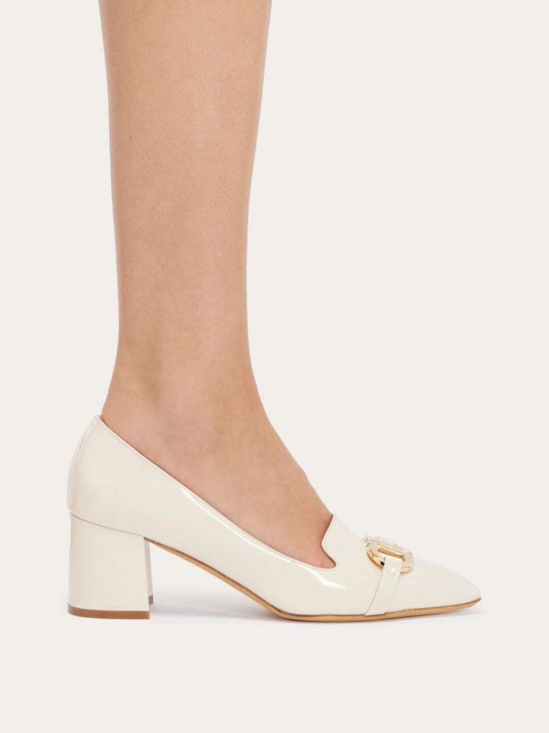 FERRAGAMO Pump with Gancini ornament outlook