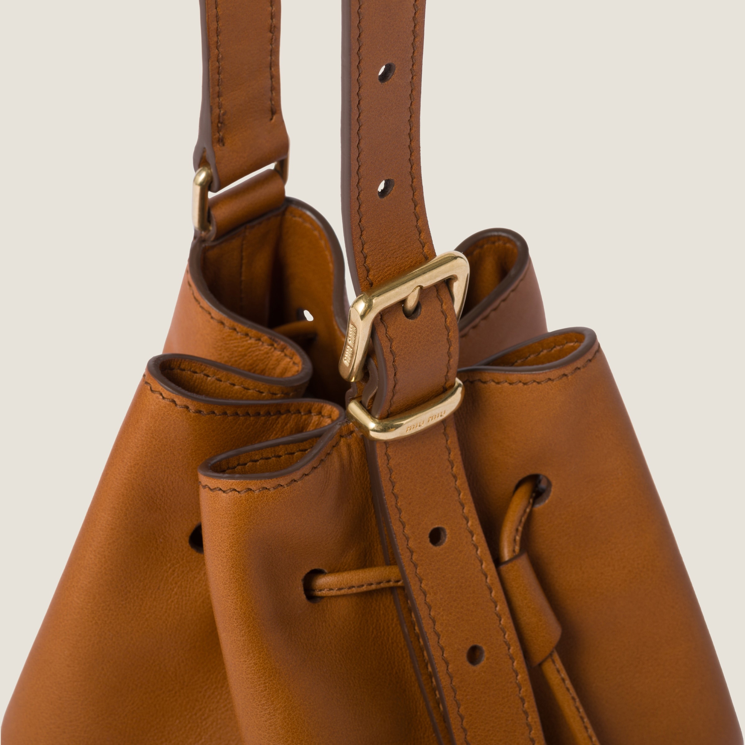 Leather bucket bag - 7