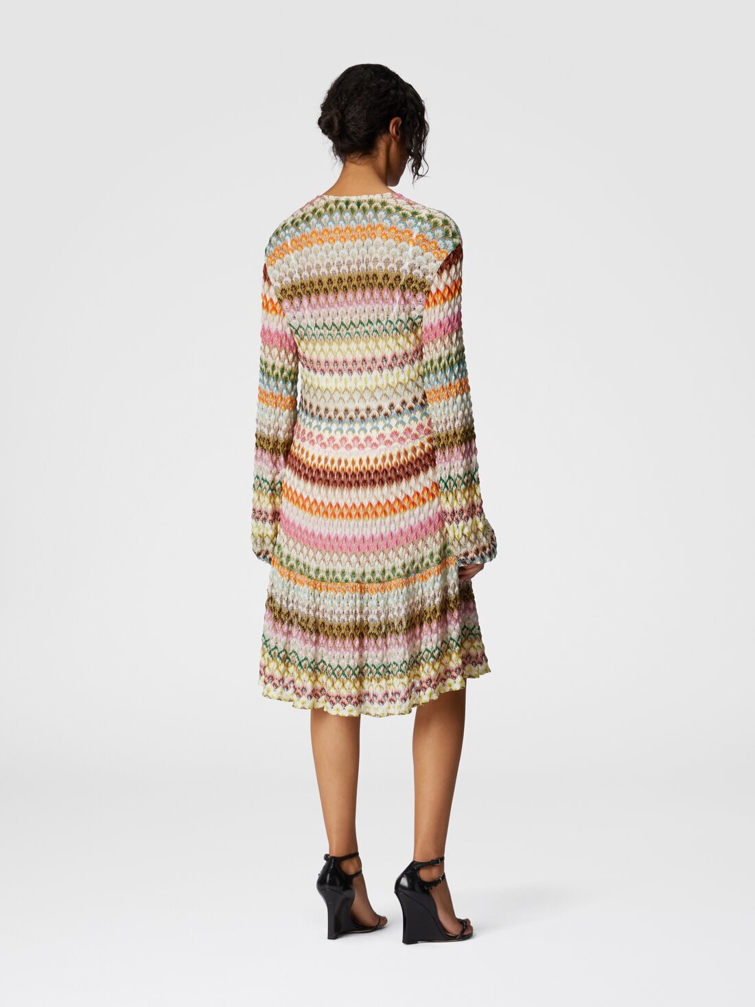Long sleeve short dress with zig zag lace pattern - 3