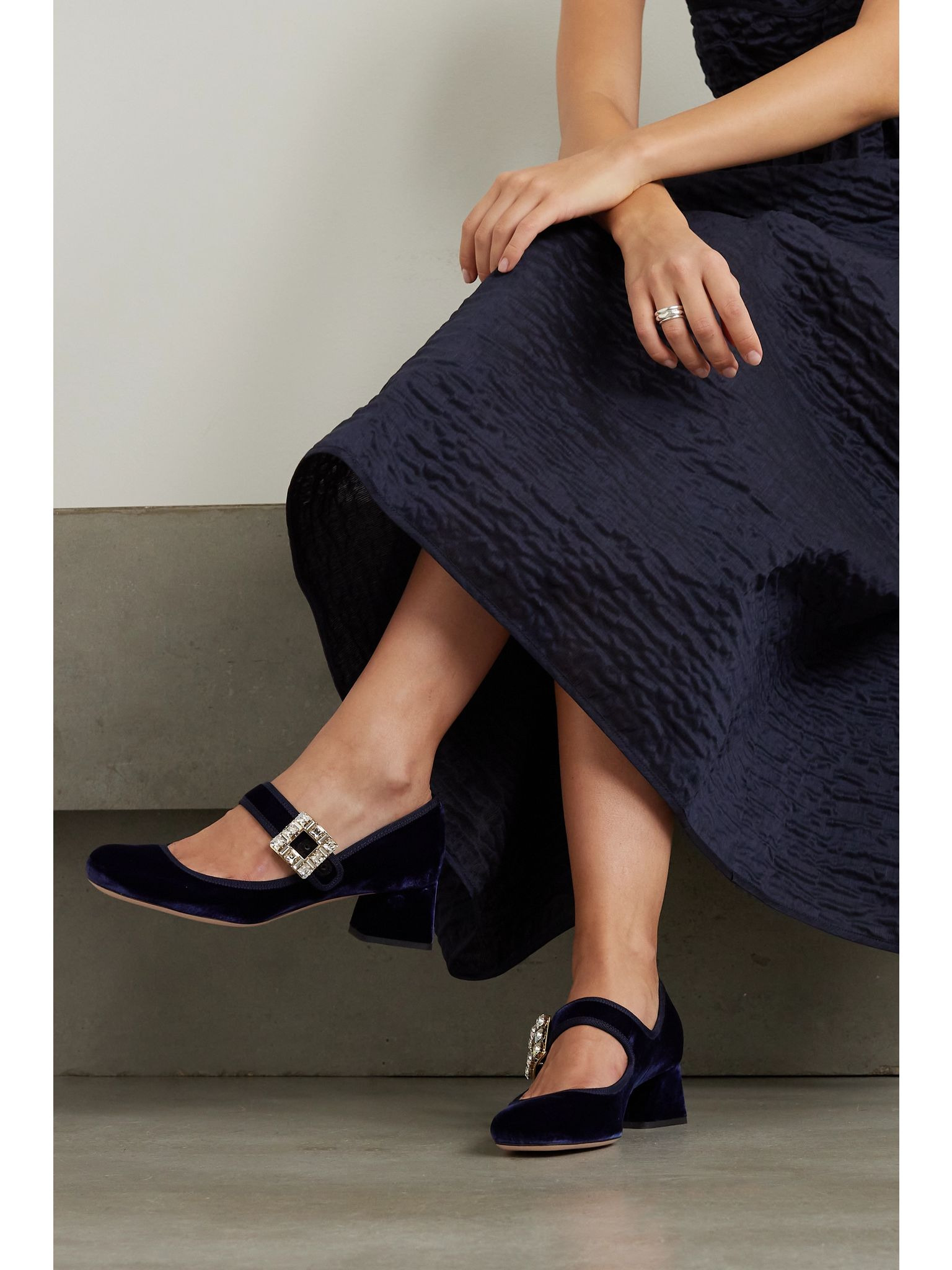 Très Vivier crystal-embellished velvet Mary Jane pumps Navy - 2
