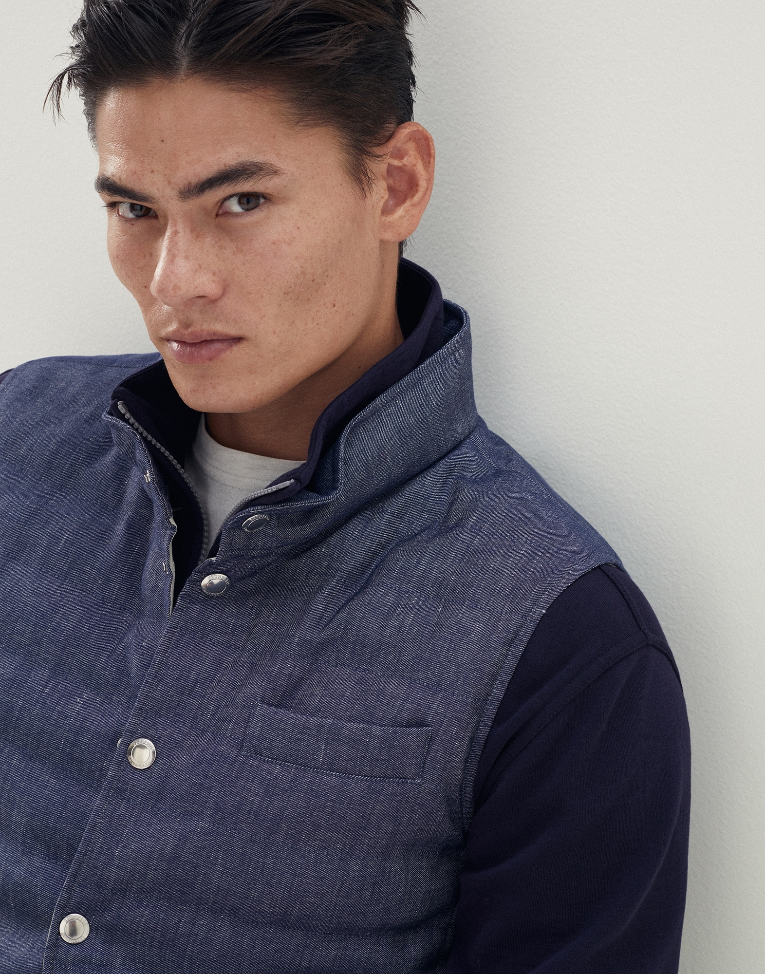 Comfort linen and cotton denim-effect twill lightweight down vest - 3