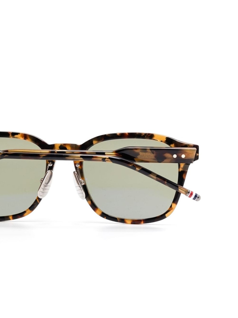 tortoiseshell-effect sunglasses 3