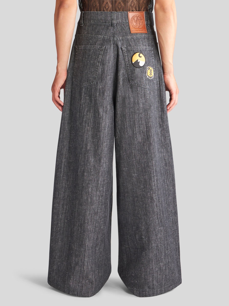HIGH-WAIST JEANS WITH PATCHES - 4