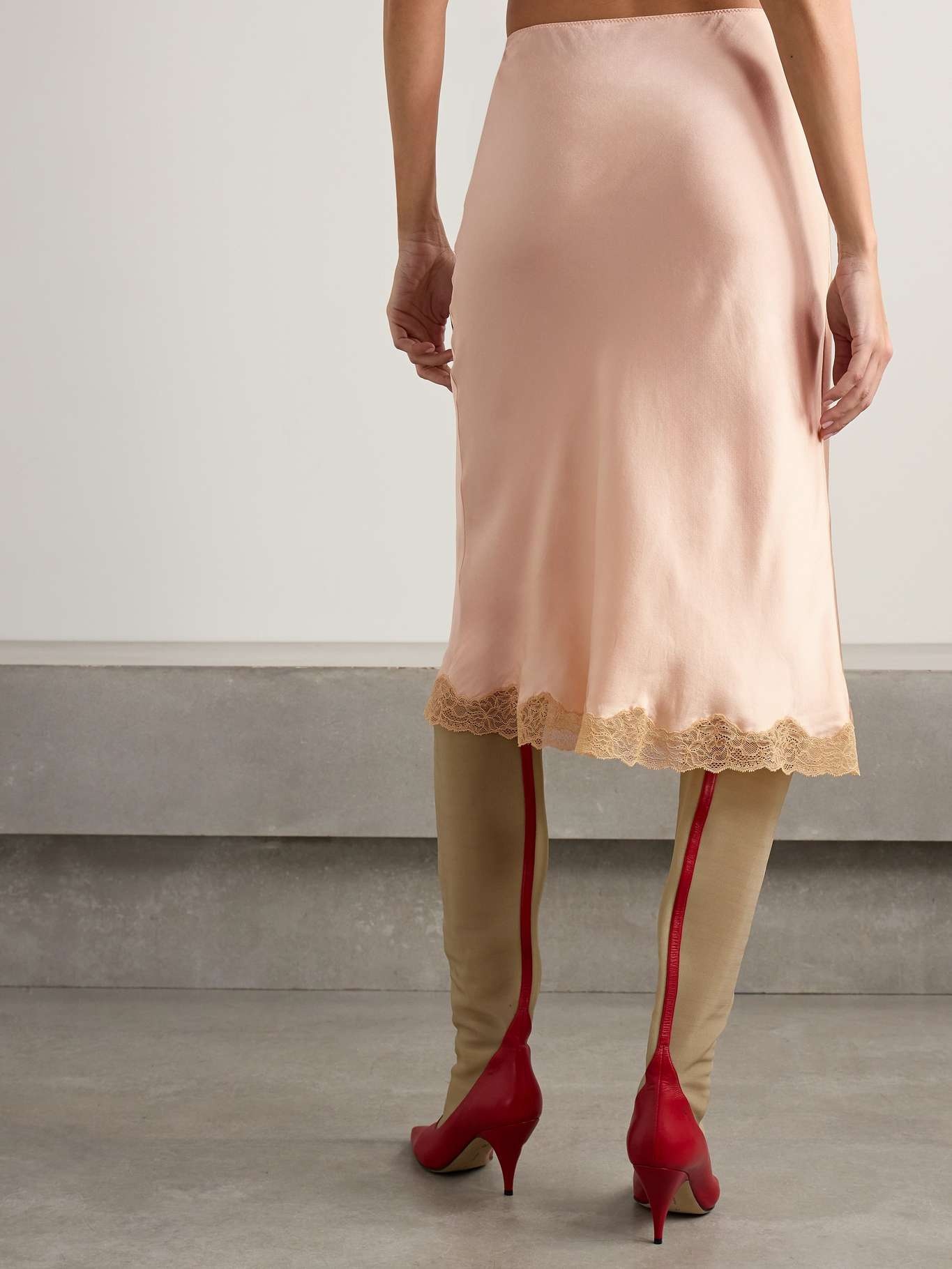 Irene lace-trimmed silk-charmeuse skirt Blush - 4