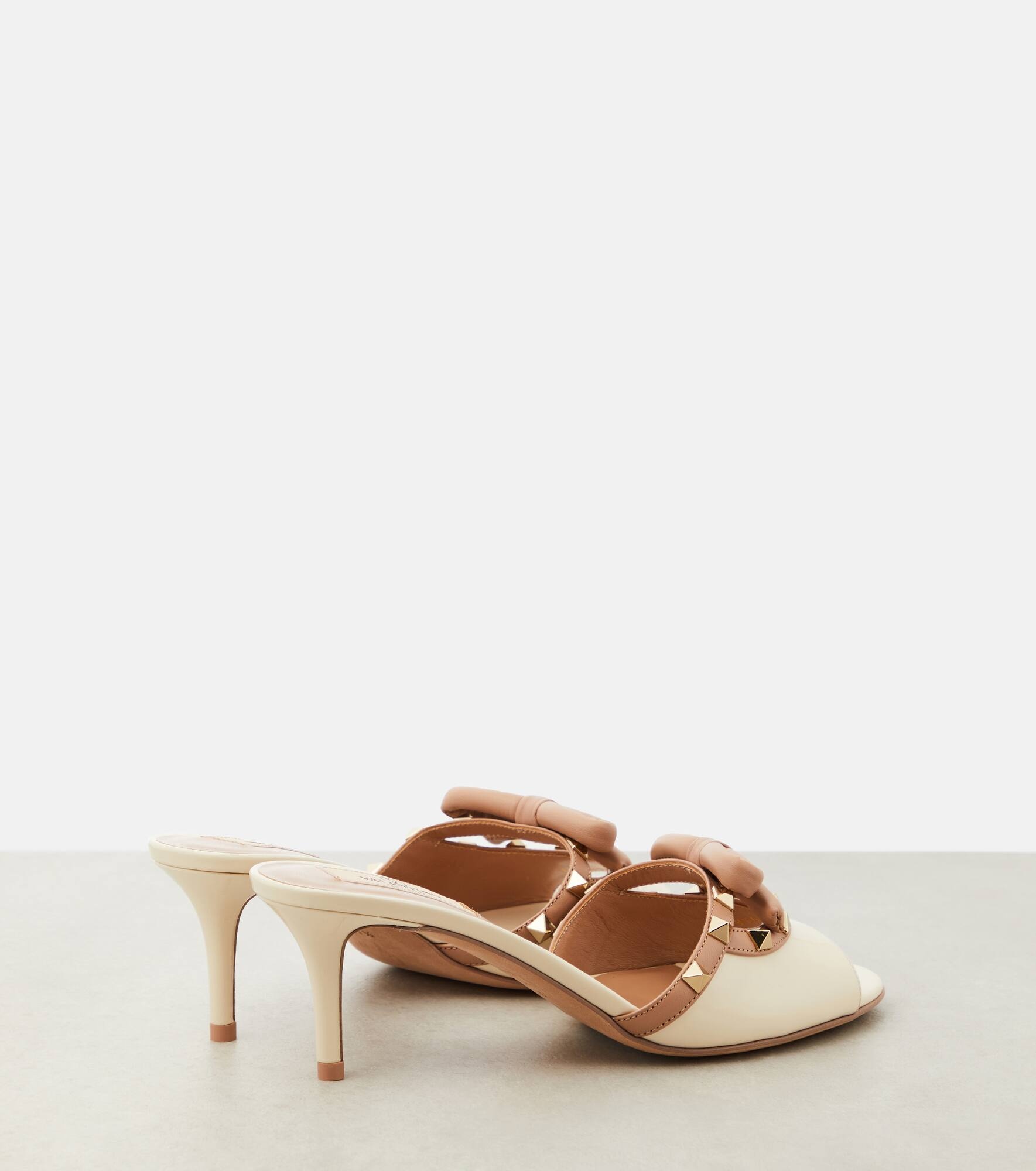 Rockstud patent leather mules - 3