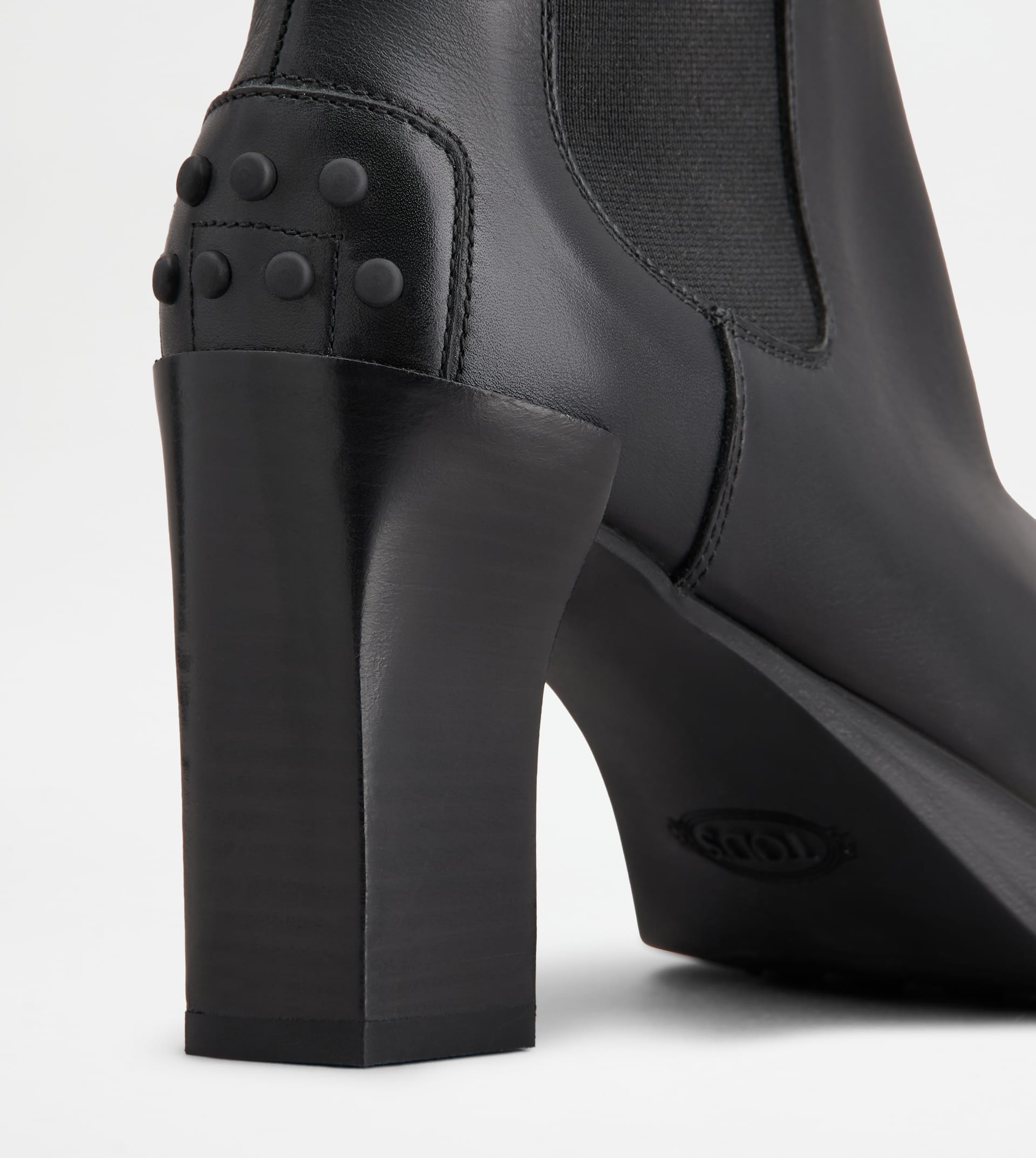 CHELSEA ANKLE BOOTS IN LEATHER - BLACK - 5