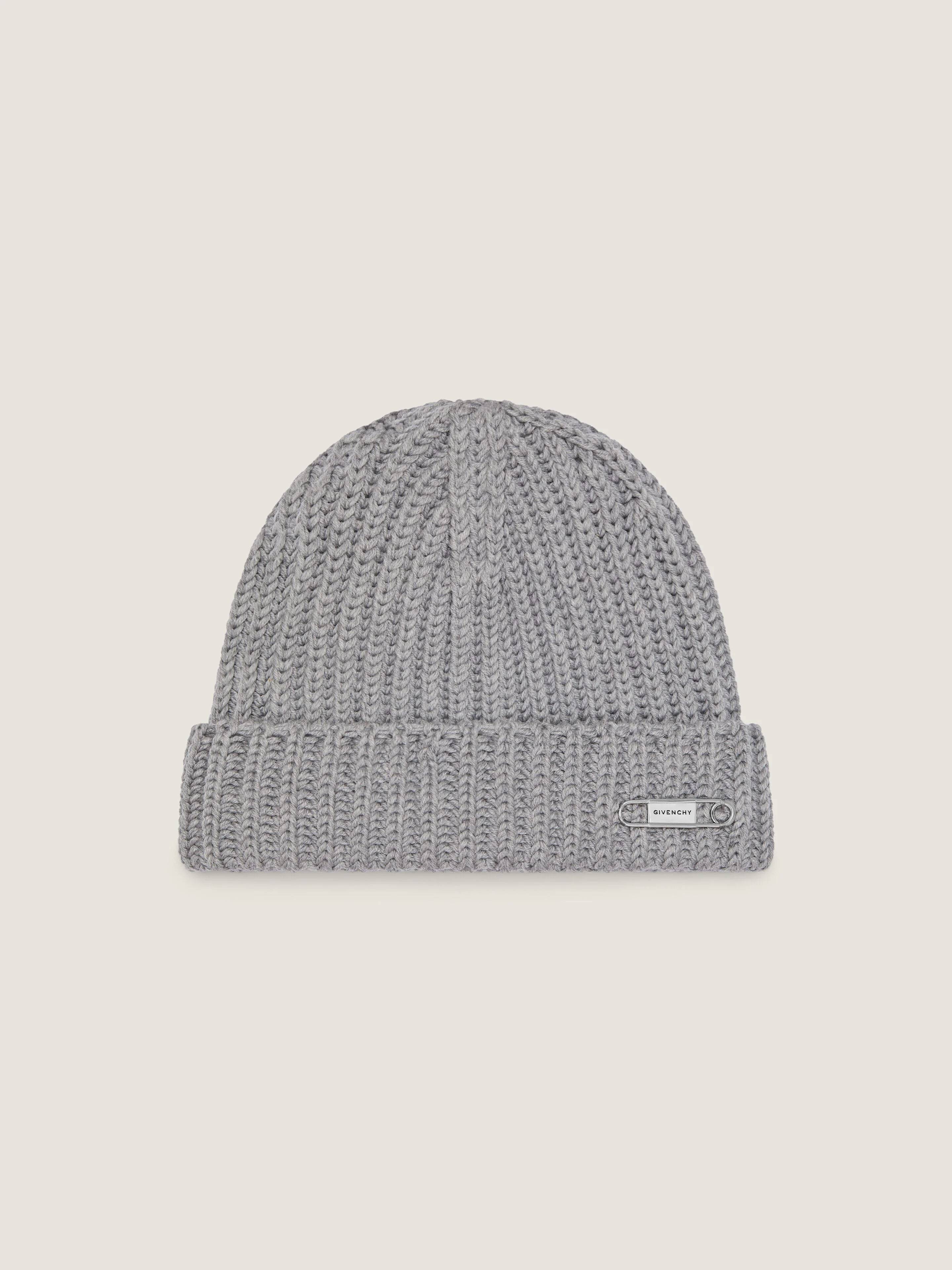 BEANIE IN WOOL WITH PIN - 1