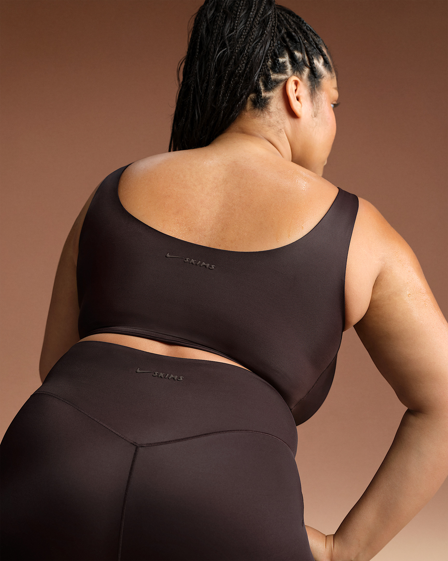 NikeSKIMS Shine Women's Scoop-Neck Bra Top - 8