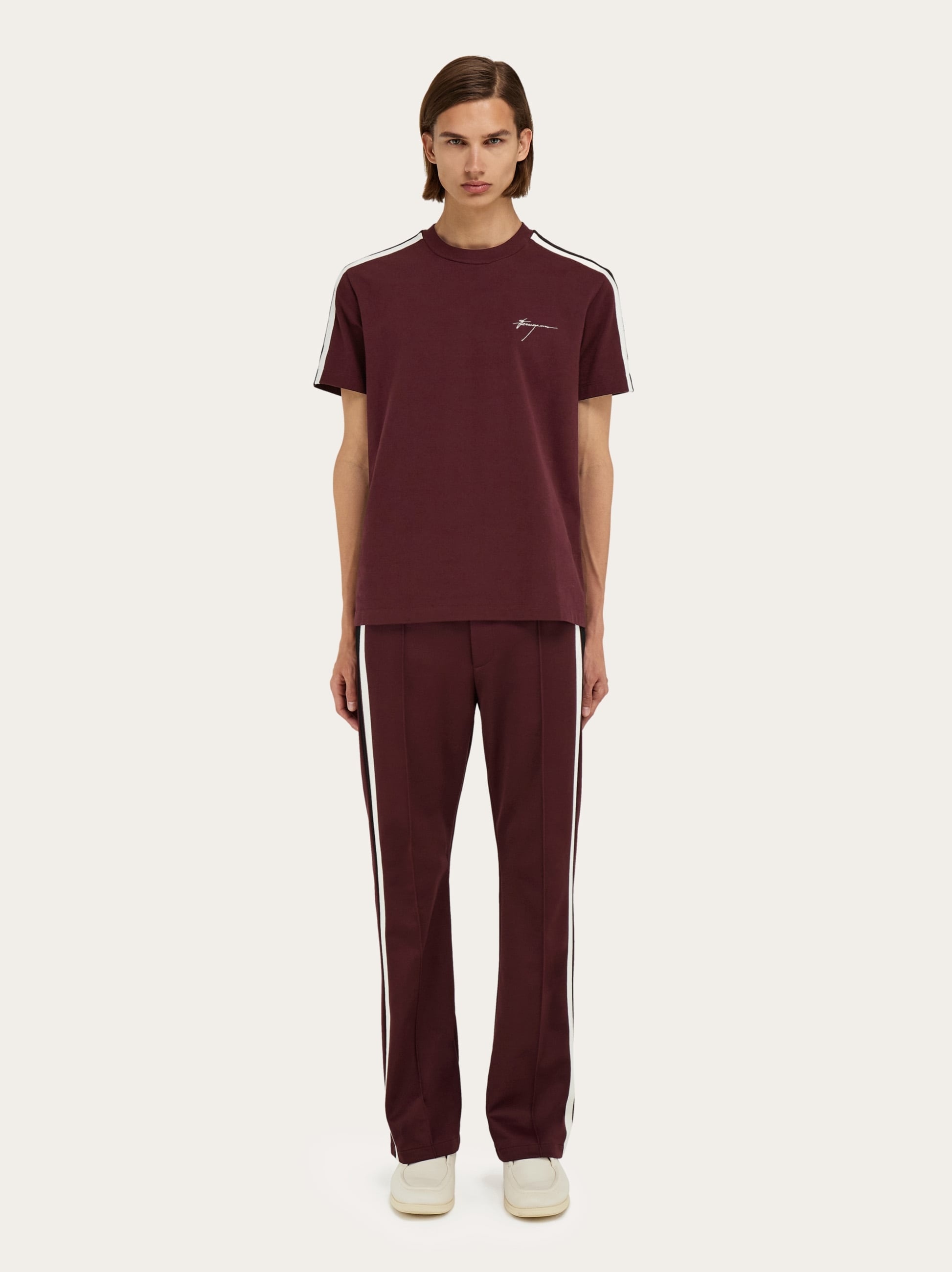 Short sleeved t-shirt with contrasting stripe - 6