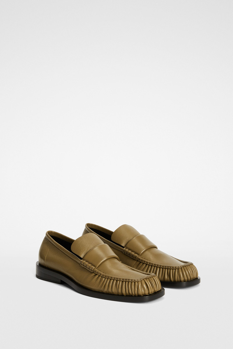 Loafer 6