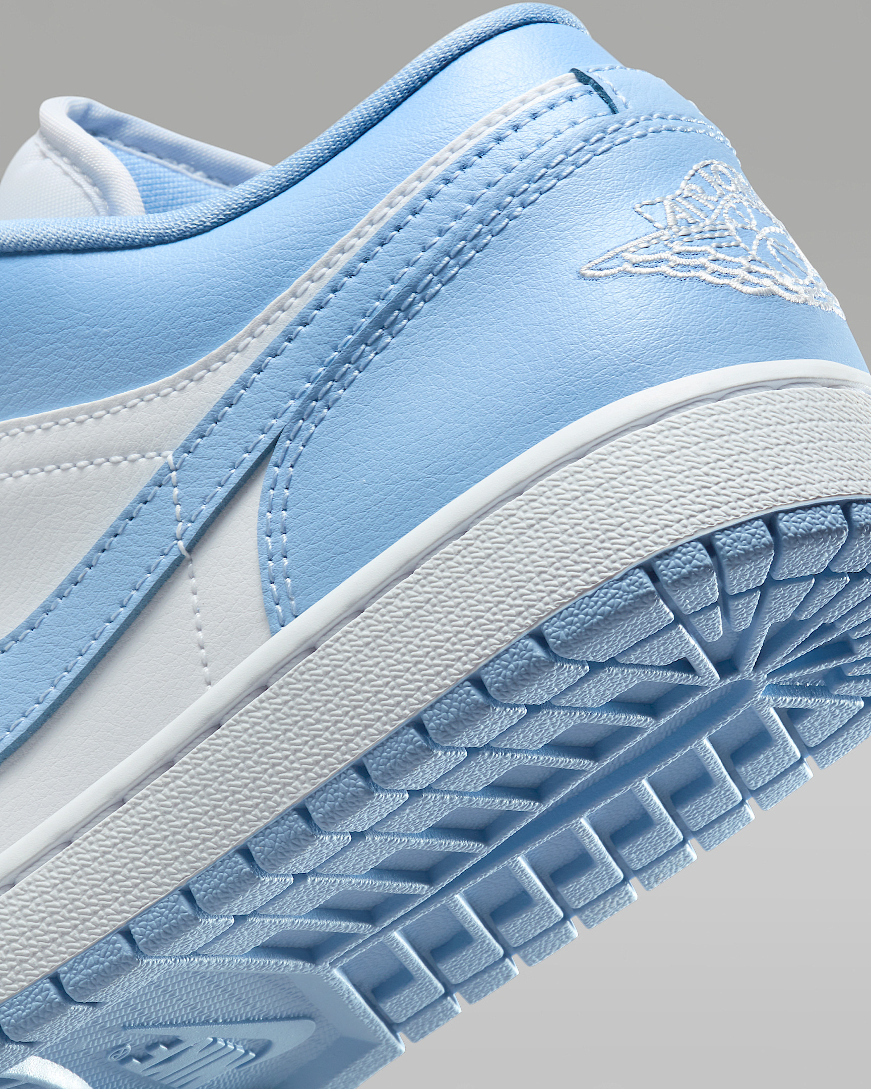 Air Jordan 1 Low Women's Shoes - 8