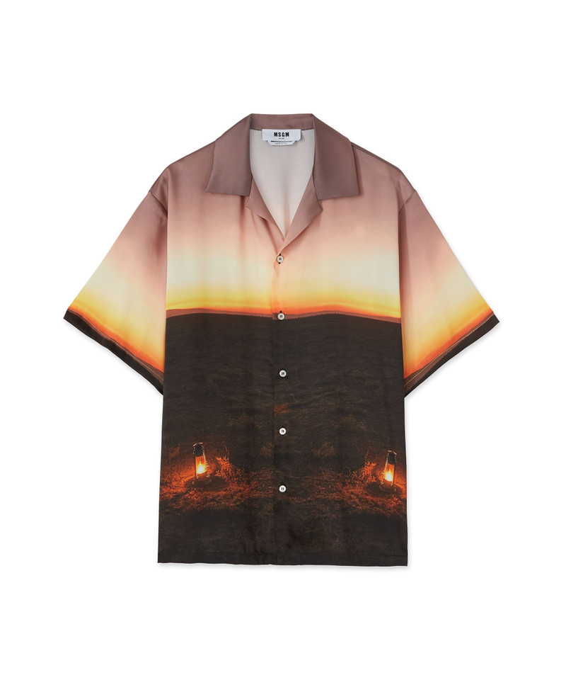 Fluid fabric bowling shirt with "Tanzanian gaze torch snap" print 1