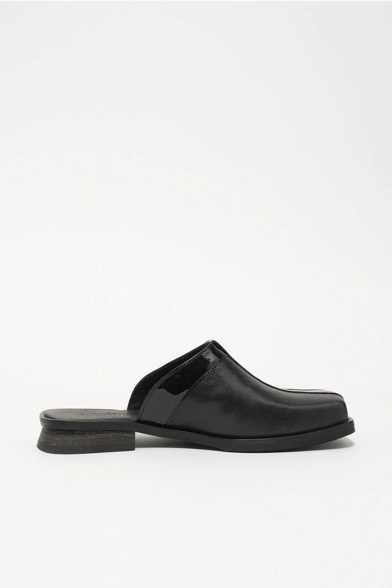 Blunt Mule Top Dyed Black Leather 4