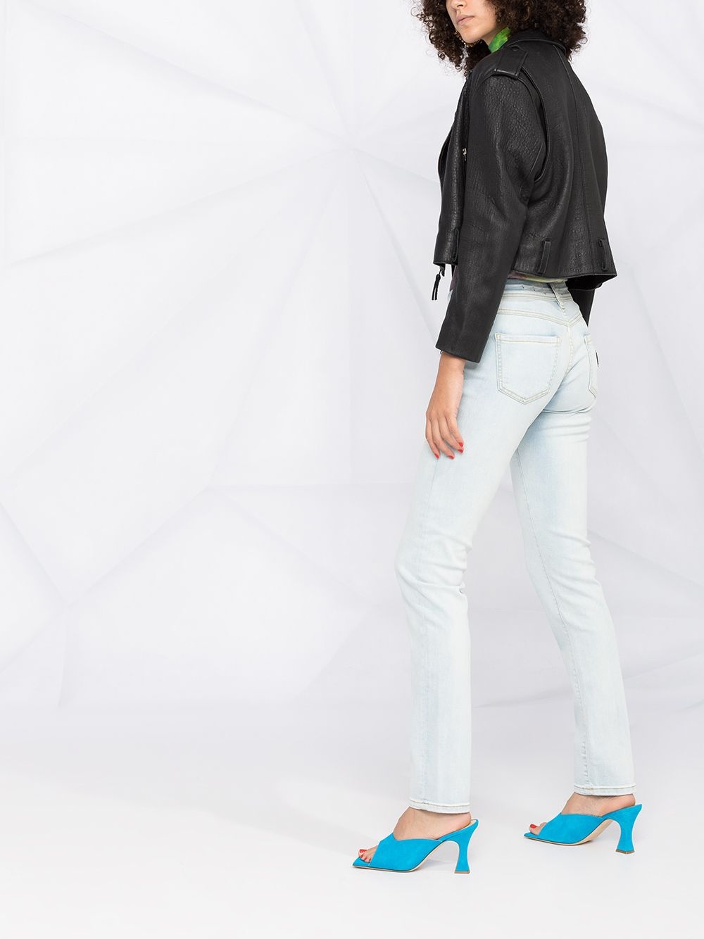 light wash jeans - 4