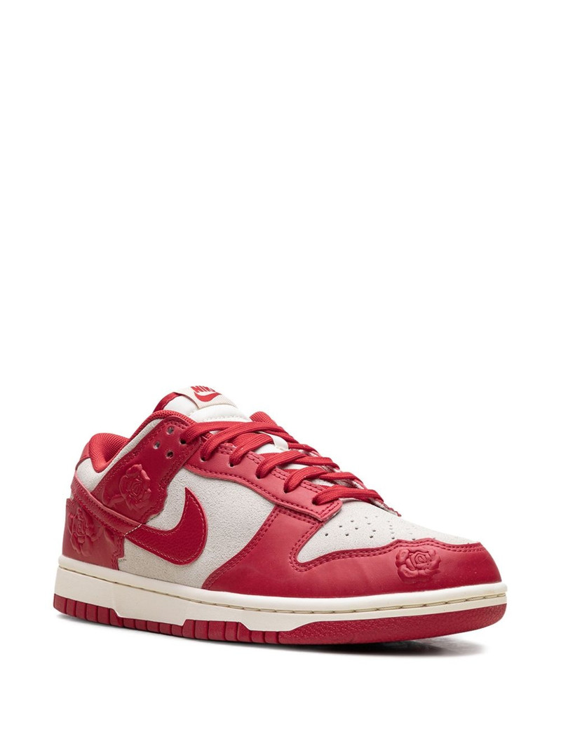 Nike Dunk Low "Red Roses" sneakers outlook