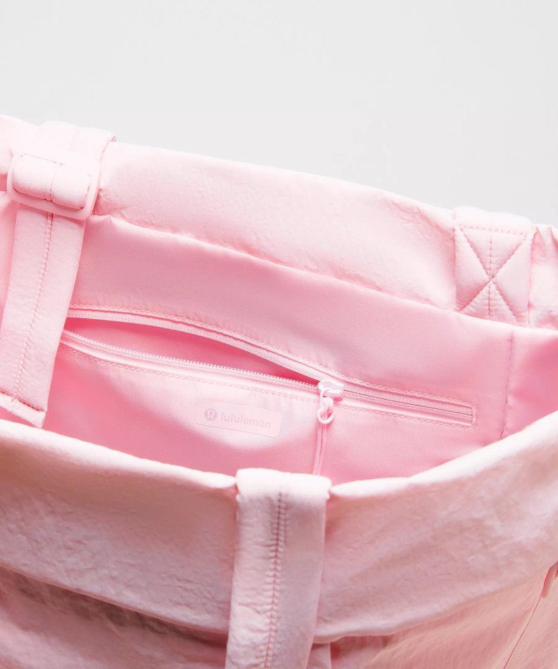 On My Level Carryall Tote Bag 27.5L 3