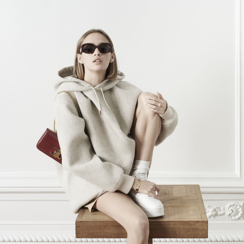 CHAIN SHOULDER BAG triomphe in shiny calfskin 6