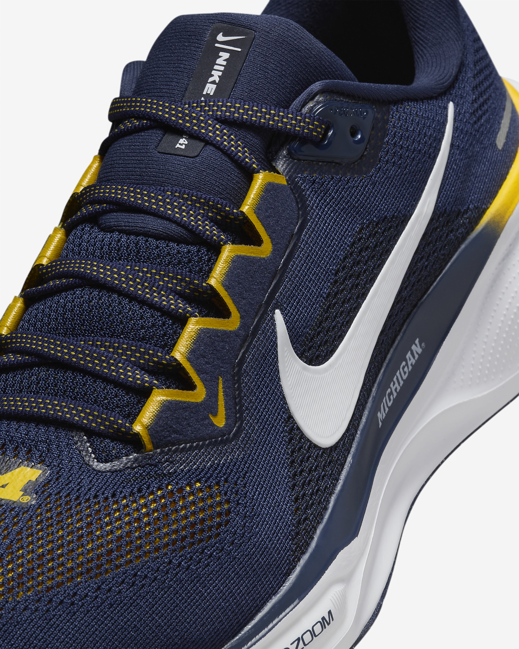 Michigan Pegasus 41 Men's Nike College Road Running Shoes - 7