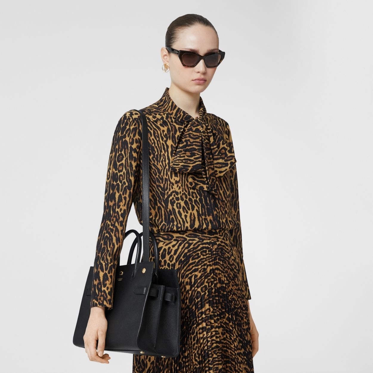 Small Leather Two-handle Title Bag - 3
